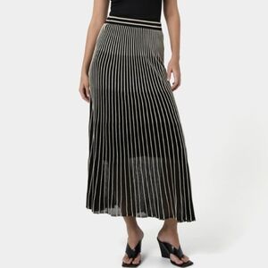 Jarbo Vera Pleated Skirt - Size M